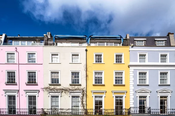 Detalle Coloridas Casas Adosadas Con Fondo Cielo Verano Zona Notting — Foto de Stock