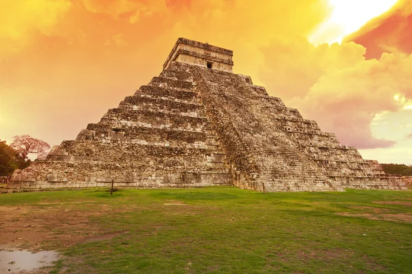 Kukulkan pyramid i Chichén Itzá — Stockfoto