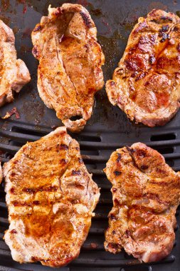 mangal üzerinde ızgara biftek et