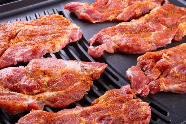 Biefstuk vlees op de barbecue — Stockfoto