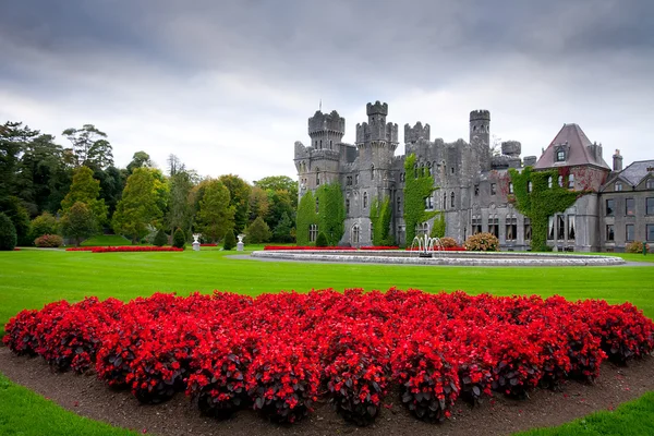 Château d'Ashford et jardins dans le comté de Mayo — Photo