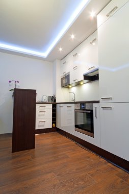 modern beyaz ve parlak mutfak
