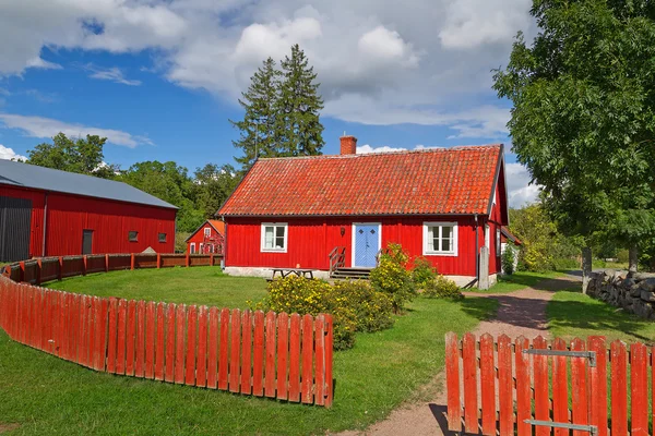 Rotes schwedisches Ferienhaus — Stockfoto