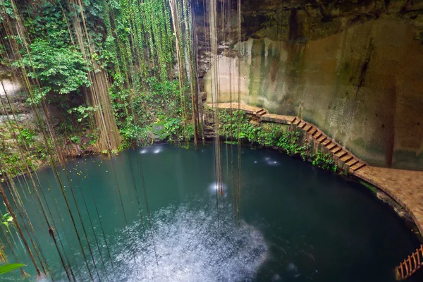 Ik-Kil Cenote near Chichen Itza — Stock Photo, Image