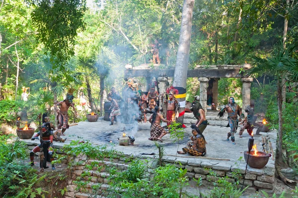 Atuação pré-hispânica maia na selva — Fotografia de Stock