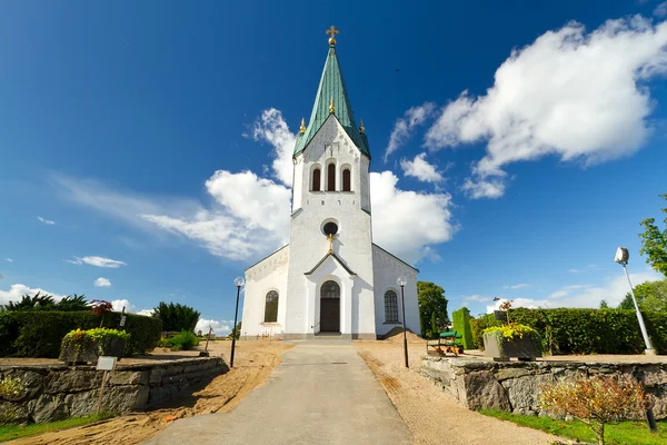 Geleneksel İsveç beyaz kilise — Stok fotoğraf