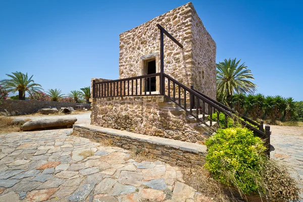 Pequena casa grega na aldeia de Lasithi Plateau — Fotografia de Stock