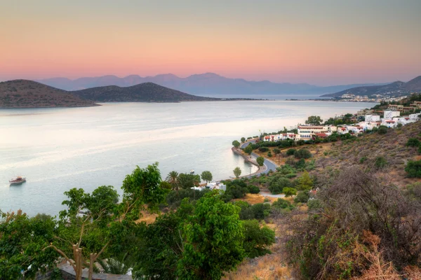 Východ slunce v zálivu mirabello na Krétě — Stock fotografie