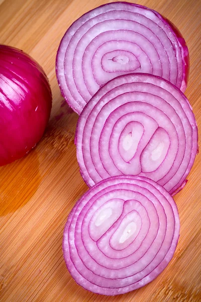 Red onion in the kitchen — Stock Photo, Image