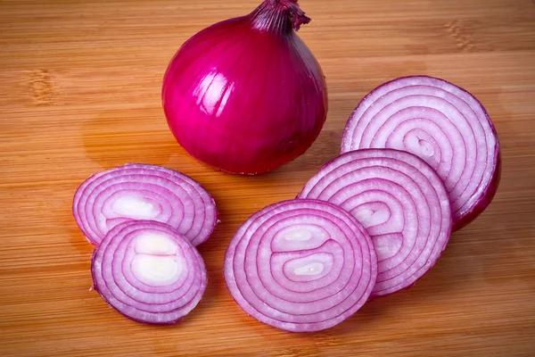 Red onion in the kitchen — Stock Photo, Image