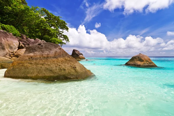 Spiaggia idilliaca di isole similari — Foto Stock