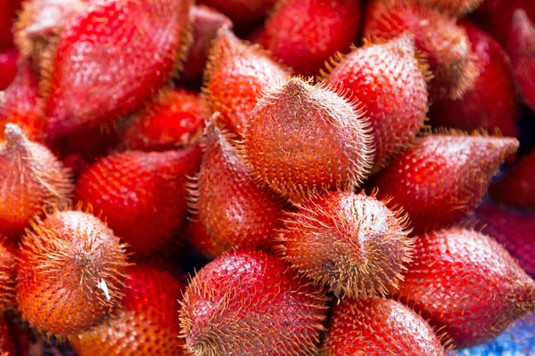 Rambutan φρούτων στην τοπική αγορά — Φωτογραφία Αρχείου