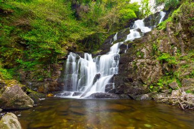 Killarney Ulusal Parkı 'nda Torc Şelalesi