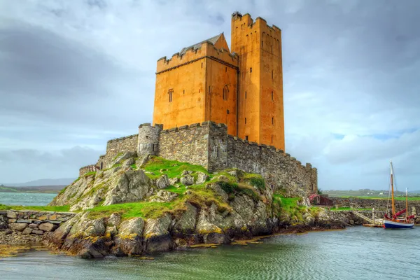 Château Kilcoe sur la côte du comté de Cork — Photo