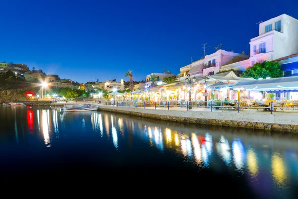 Agios Nikolaos ciudad por la noche en Creta —  Fotos de Stock