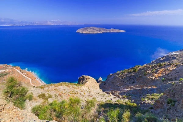 Türkisfarbenes Wasser der Bucht von Mirabello — Stockfoto