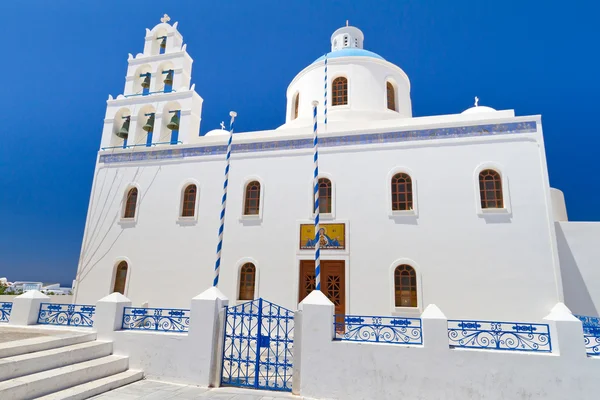 Iglesia de la ciudad de Oia en Santorini — Foto de Stock