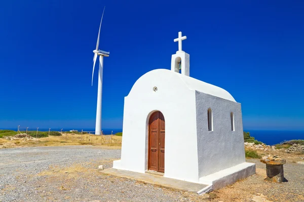 Pequena igreja branca na costa de Creta — Fotografia de Stock