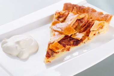 Elmalı tart ve krem