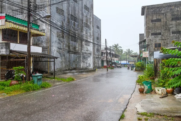 Tayland yıkık binaları ile sokak