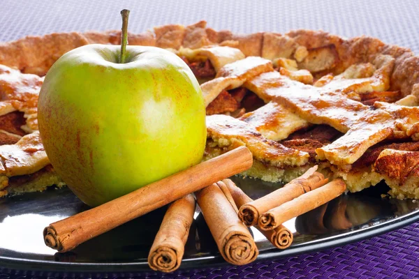 Apple pie with cinnamon — Stock Photo, Image