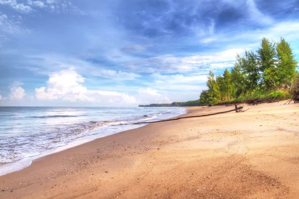 Idylliska stranden av Andamansjön i koh kho khao — Stockfoto
