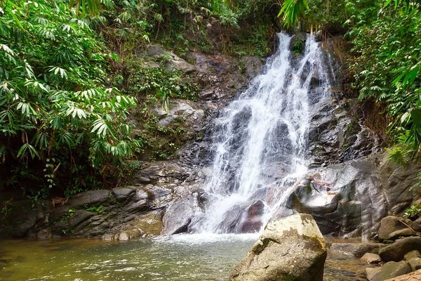 Hermosa cascada Sai Rung — Foto de Stock