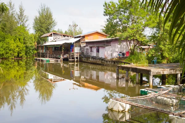 Pequeña casa de pueblo en Tailandia — Foto de Stock