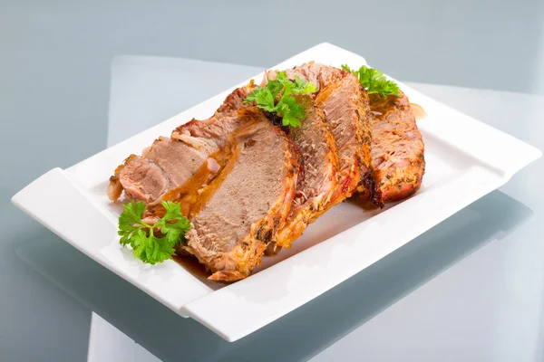 Scheiben hausgemachten Schweinebraten — Stockfoto