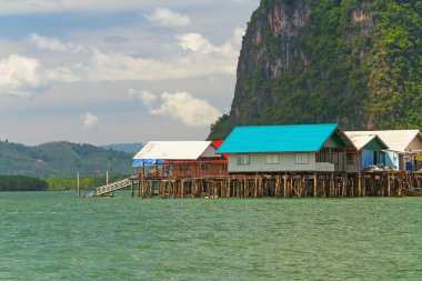 Tayland kazıklar üzerinde inşa koh panyee kapatma