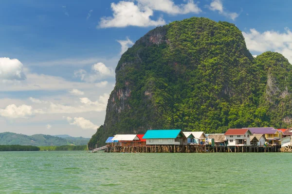 Koh Panyee insediamento costruito su palafitte in Thailandia — Foto Stock