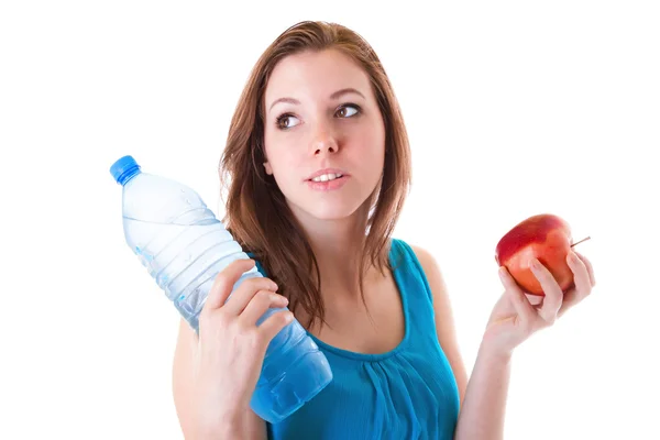 Mujer joven con botella de agua y manzana — Foto de Stock