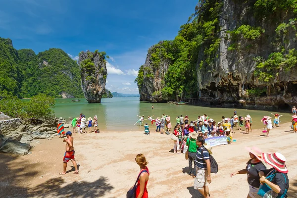 Turisti sull'isola James Bond, Thailandia — Foto Stock