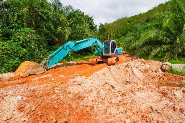 Digger in the tropical jungle — Stock Photo, Image