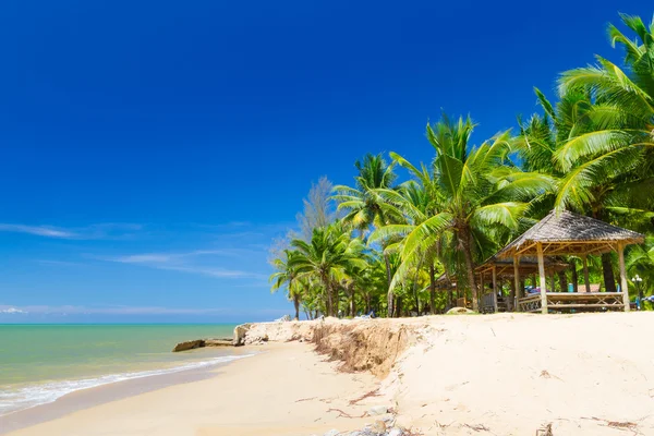 Krásná tropická pláž v Thajsku — Stock fotografie