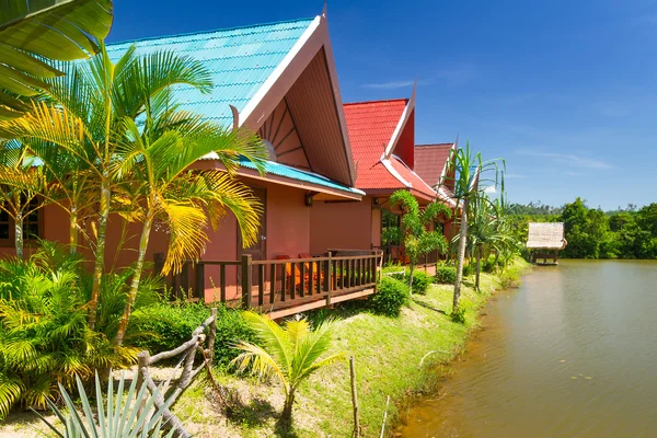 Casas de vacaciones en postes en Tailandia — Foto de Stock