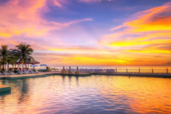 Paisaje de la piscina en Andaman Princess Resort y SPA — Foto de Stock