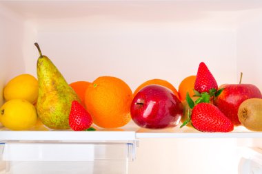 meyve ile buzdolabının raf