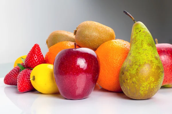 Selección de frutas frescas — Foto de Stock