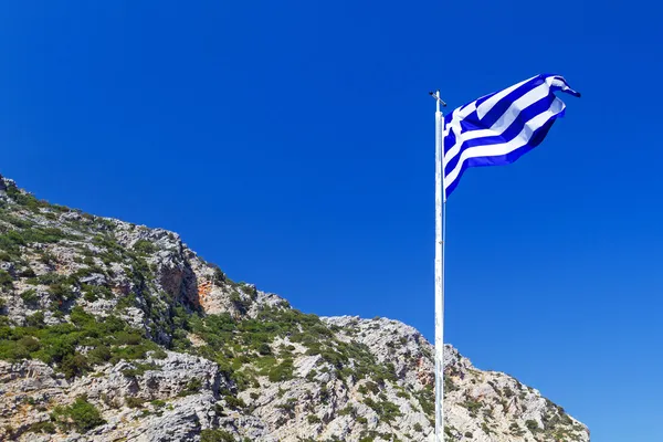 Griechische Flagge im Wind in der Bucht von Mirabello, Beton — Stockfoto