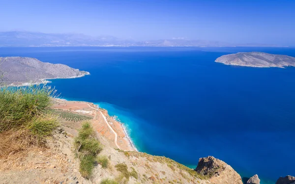 Vista a la bahía con laguna azul en Creta —  Fotos de Stock