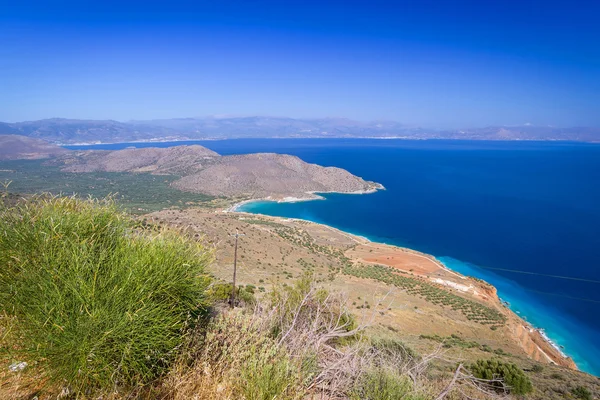 Výhled na záliv s modrou lagunu na Krétě — Stock fotografie