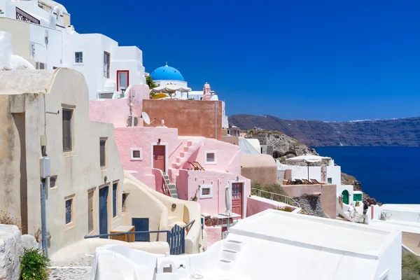 Architektura miejscowości oia, na wyspie santorini — Zdjęcie stockowe