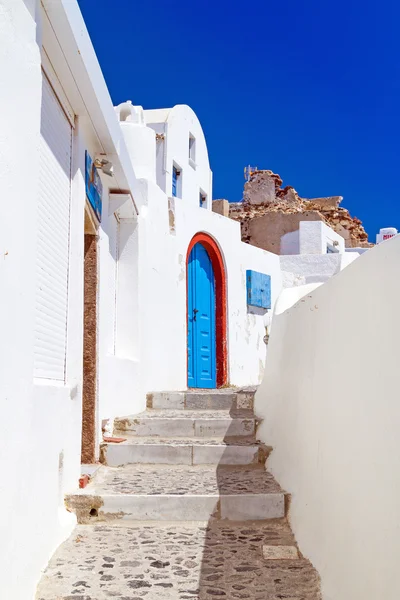 Arkitekturen av oia byn på Santoriniön — Stockfoto