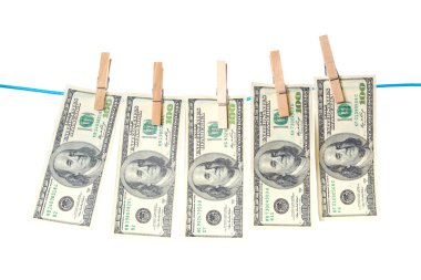 bir ip üzerinde kurutma banknotlar