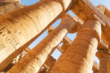 karnak Tapınağı büyük Hipostil salonda şartını