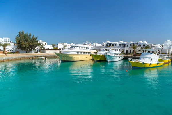 Csónak kikötő közelében, Hurghada városában — Stock Fotó