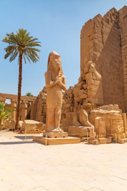 karnak Tapınağı Ramses II heykeli