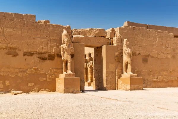 Antika arkitekturen i karnak-templet — Stockfoto