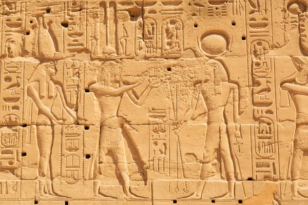Hieroglífico em Karnak templo de Luxor — Fotografia de Stock